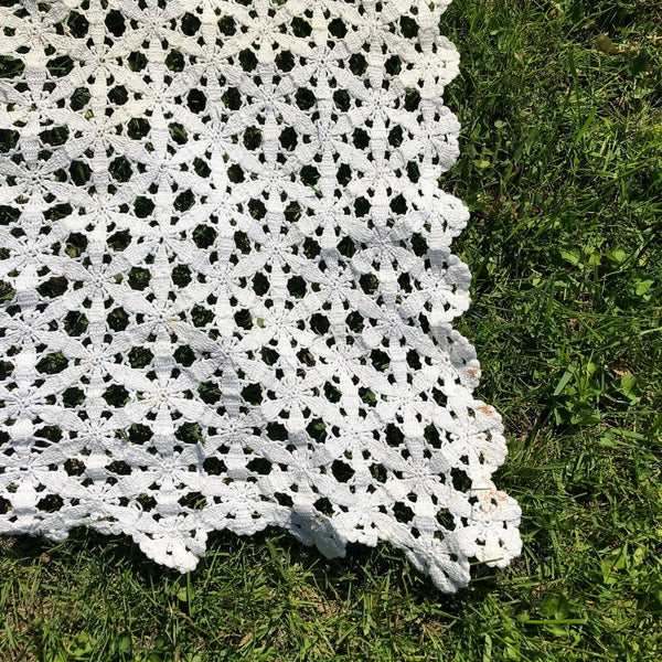 Vintage White Thread Crocheted Tablecloth / Bedspread Star Pattern 70" x 86"